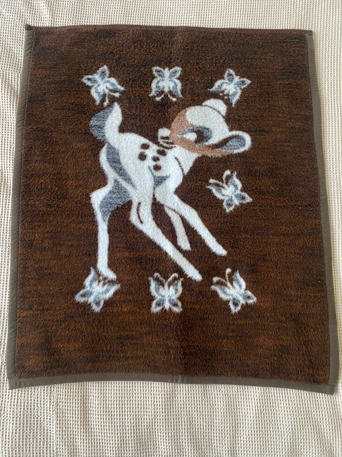 Wollen baby deken met Bambi print - 75x90 cm, Ophalen of Verzenden, Ademend, Meerkleurig, Deken