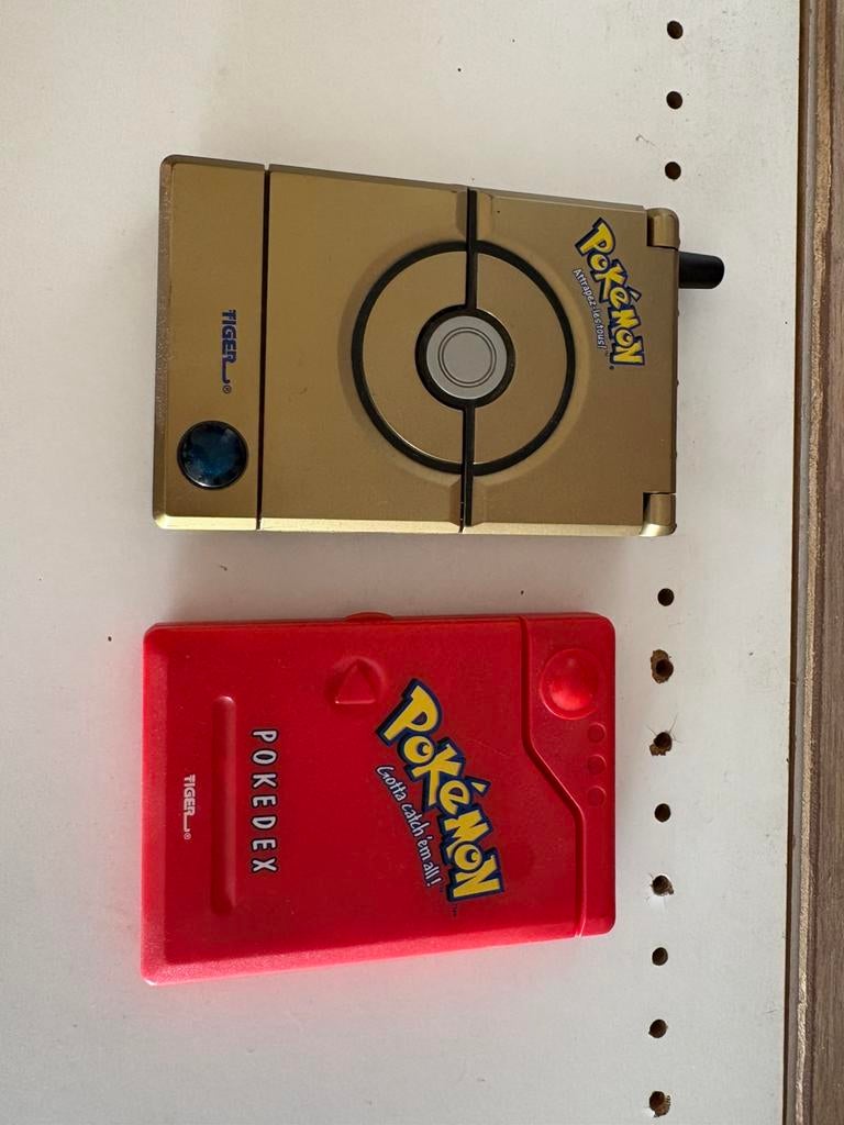 Vintage pokemon Pokedex 2 stuks, Hobby en Vrije tijd, Ophalen, Zo goed als nieuw