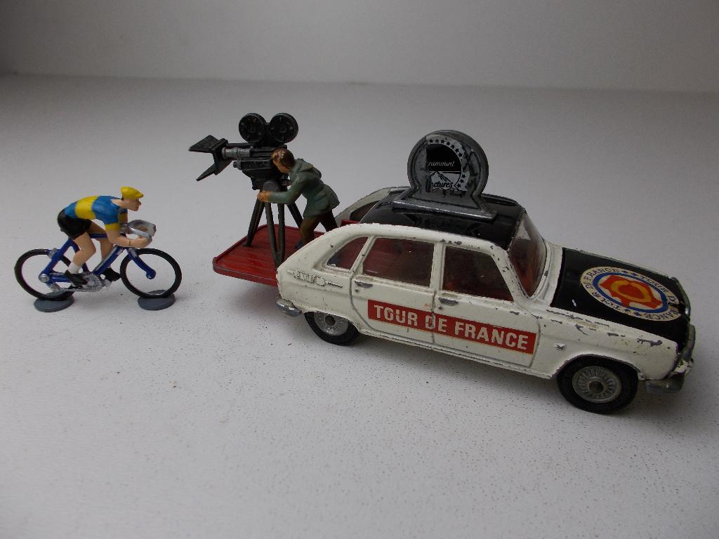 1981 Corgi Giftset 13 RENAULT 16 TOUR DE FRANCE + Wielrenner, Ophalen of Verzenden, Zo goed als nieuw, Auto, Corgi