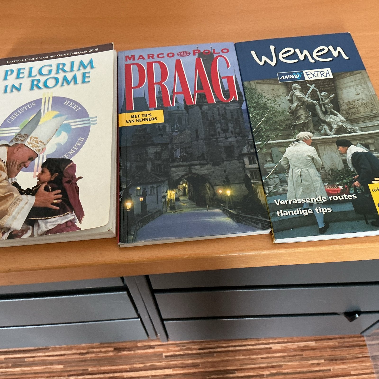 Reisgidsen Praag, Rome en Wenen - Ontdek Europa!, Europa, Ophalen of Verzenden, Reisgids of -boek, Gelezen