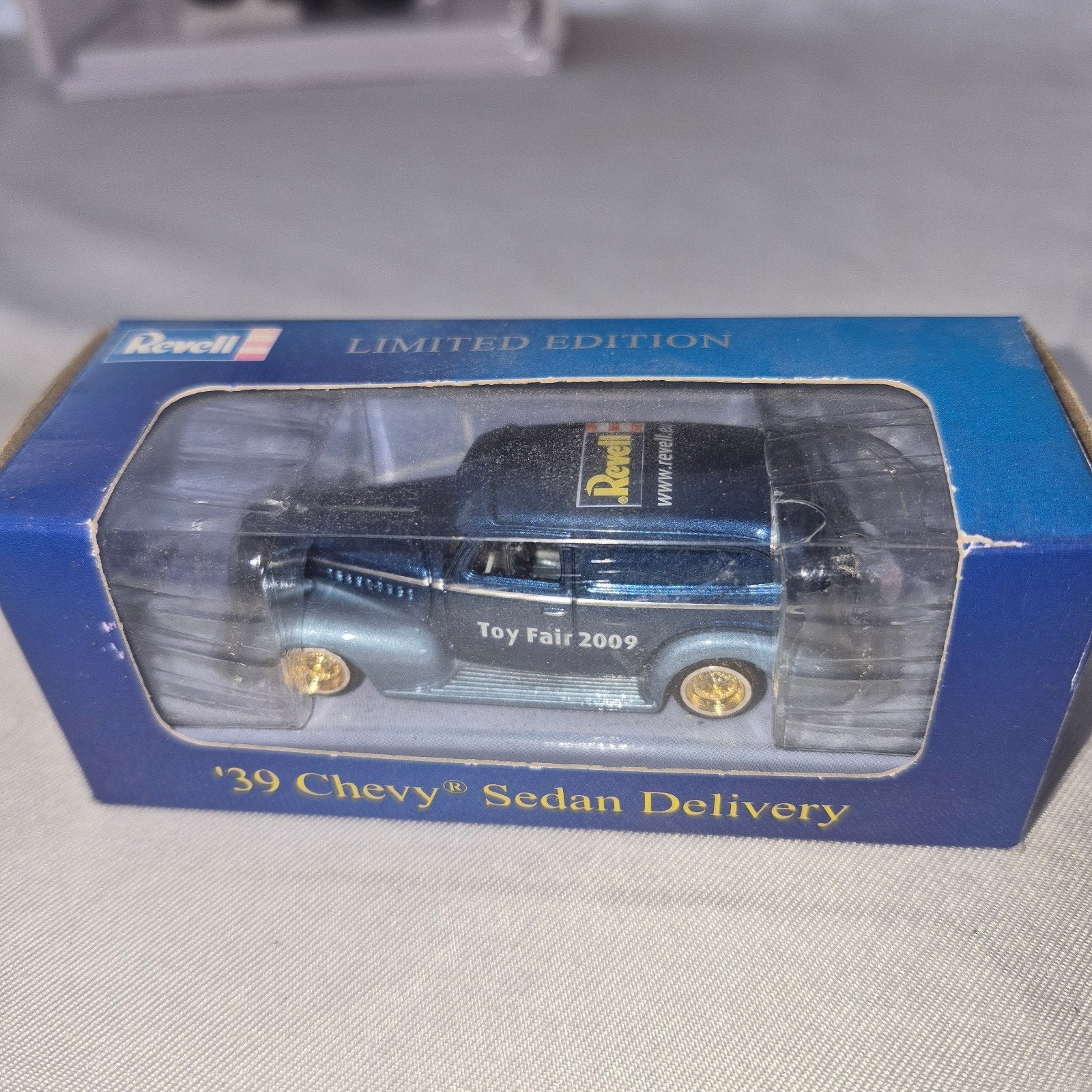 Revell '39 Chevy Sedan Delivery-Toy Fair 2009 Ltd Editi, Ophalen of Verzenden, Zo goed als nieuw, Auto