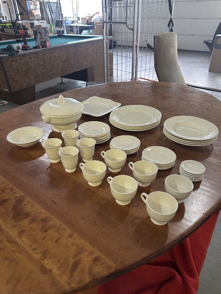 Wedgwood Queensware Edme servies – 44-delige set – Engeland, Huis en Inrichting, Keuken | Servies, Ophalen, Zo goed als nieuw