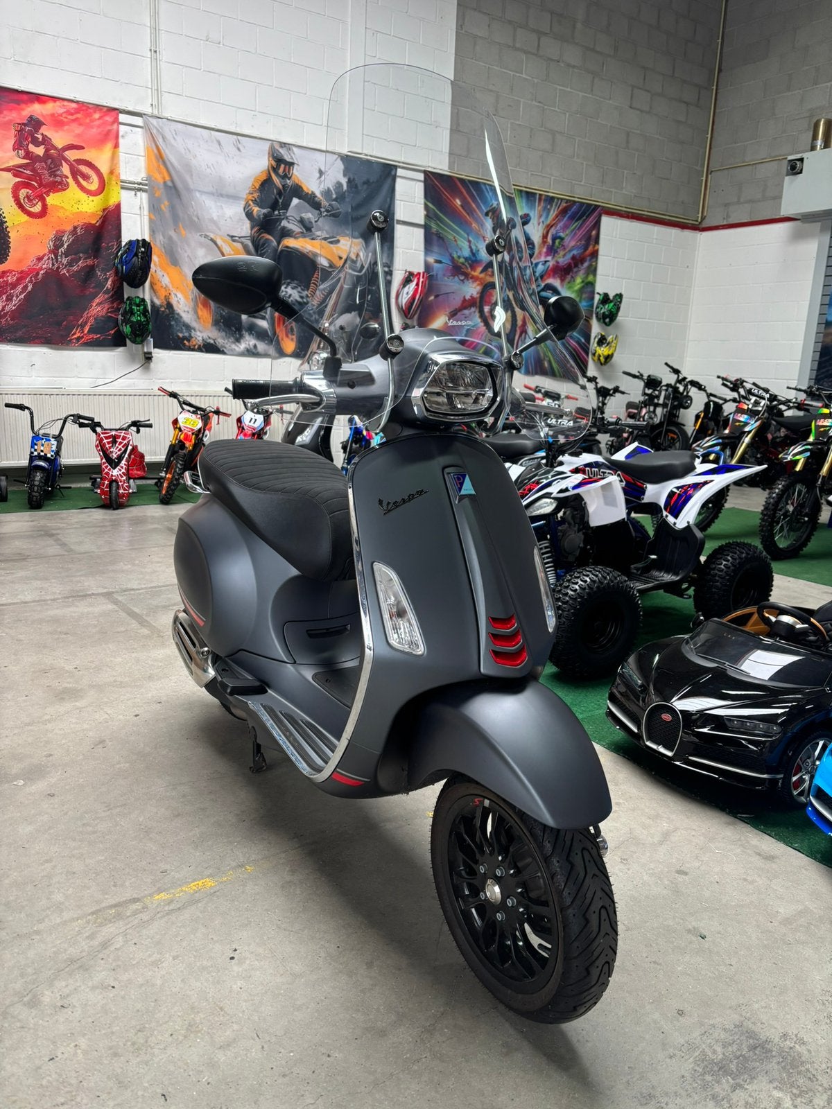 NIEUWSTAAT Vespa Sprint 50cc 1273km ORIGINEEL Snorscooter, Dr.Nolenslaan 157E 6136GM Sittard, Maximaal 45 km/u, Vespa S, Ophalen of Verzenden