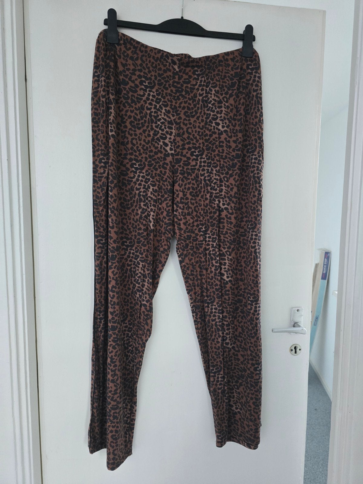 Luipaard print broek, maat 44/46, Bruin, Maat 46/48 (XL) of groter, Ophalen of Verzenden, Lang