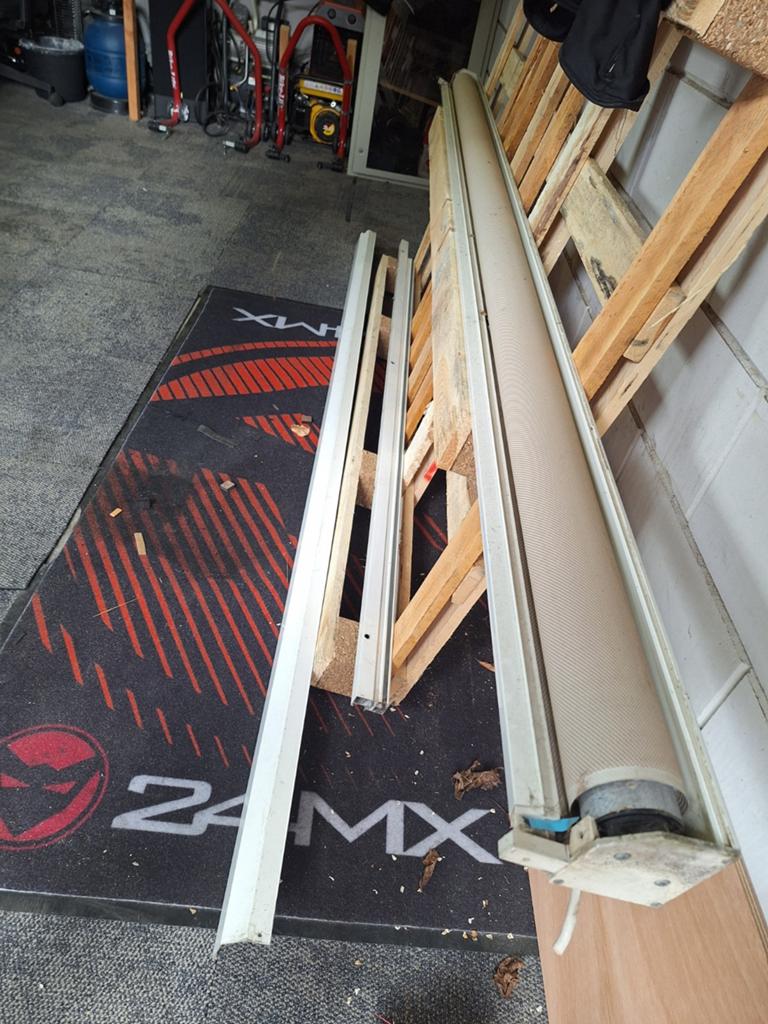 Electrische zonnescreen 270cm b x 212cm h, 150 tot 300 cm, Ophalen