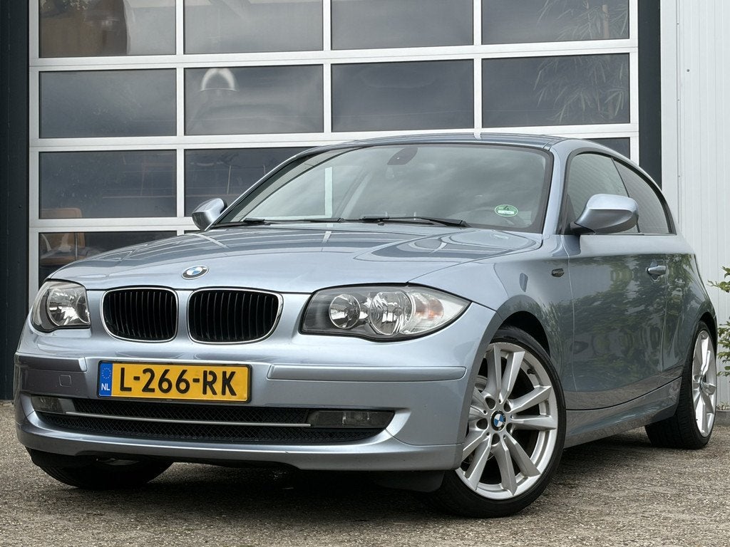 BMW 1-serie 118i Business Line 142pk | Apple carplay/Android, 1-Serie, Euro 5, Zwart, Automatische klimaatregeling