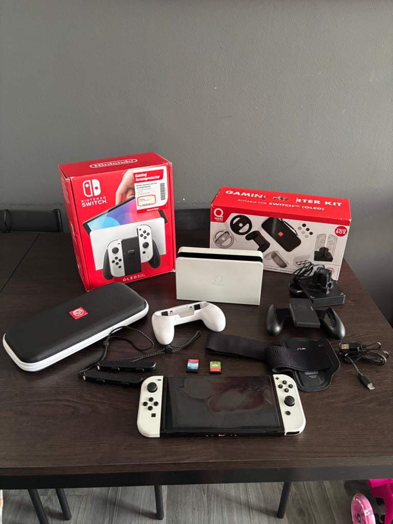 Nintendo Switch OLED Wit + Accessoires & Games – Compleet, Spelcomputers en Games, Spelcomputers | Nintendo Switch, Zo goed als nieuw
