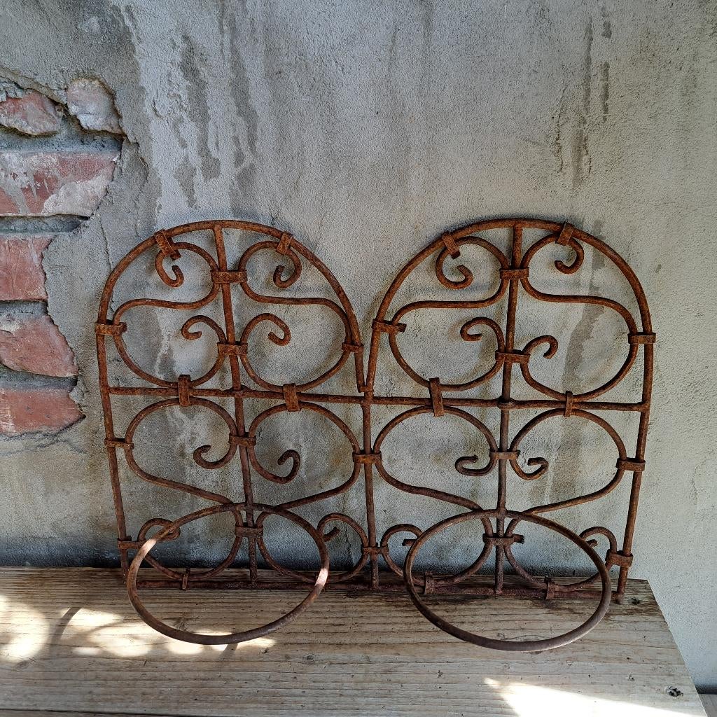 Brocante dubbele bloempothouder ornament roest *Etage3*, Gebruikt, ., Ophalen of Verzenden, .
