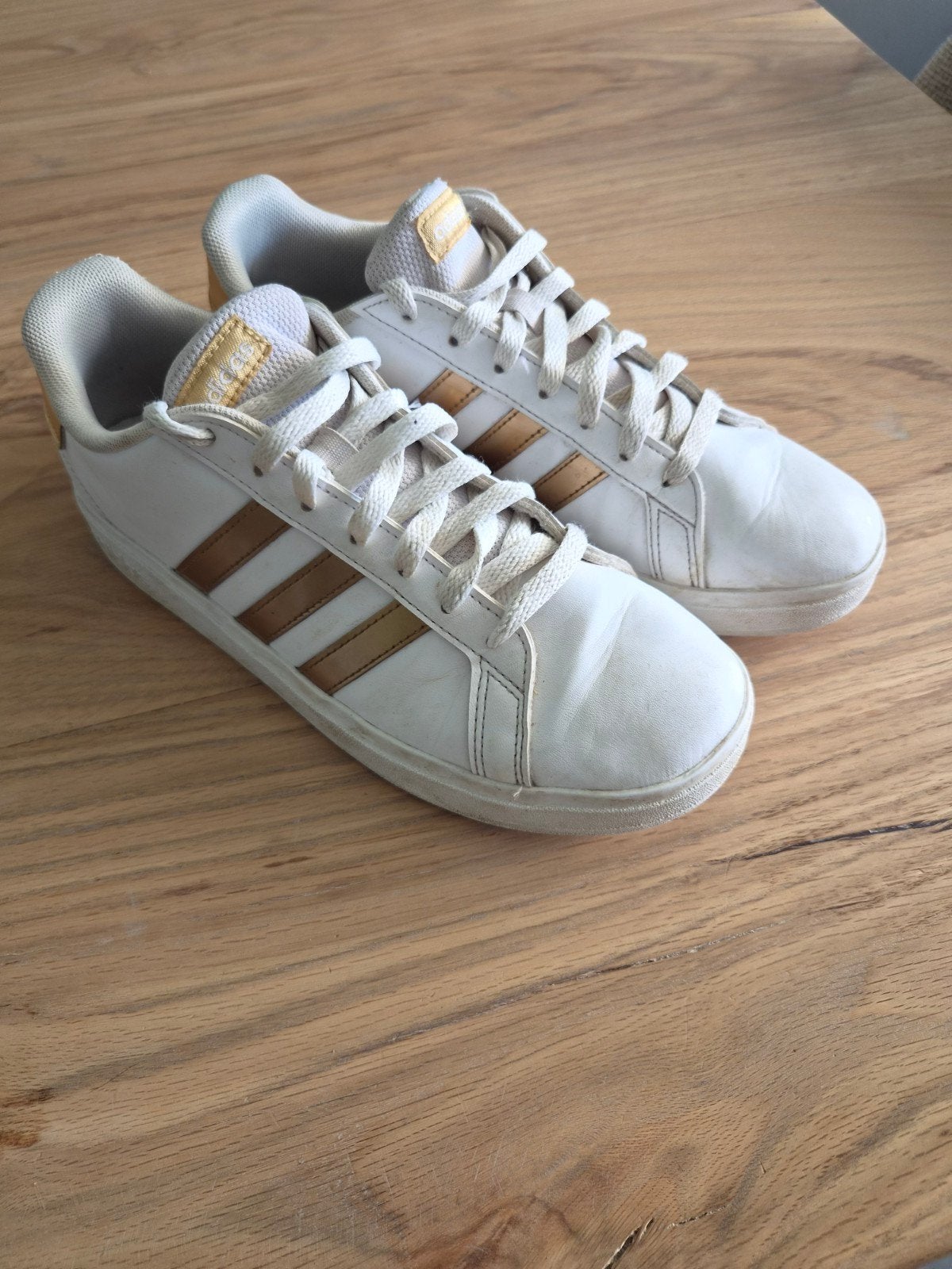 Adidas sneakers wit gymschoenen maat 39 1/3 dames meisjes, Kleding | Dames, Adidas, Wit, Ophalen of Verzenden, Sneakers of Gympen