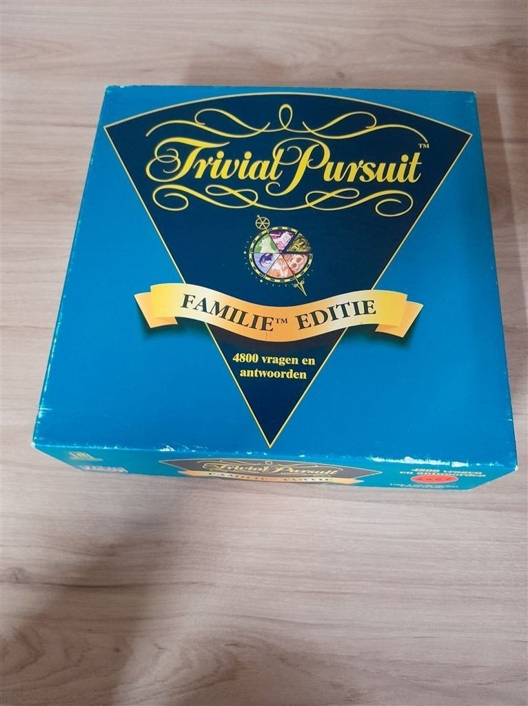 trivial pursuit familie editie - s4407, Hobby en Vrije tijd, Gezelschapsspellen | Bordspellen, Verzenden, Zo goed als nieuw