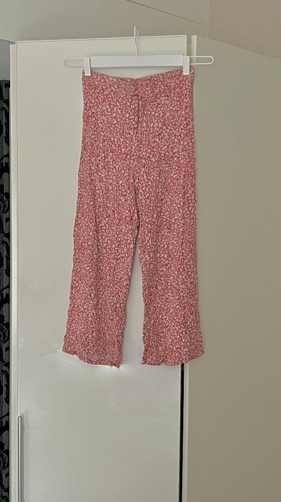 als nieuw: Pull&Bear gebloemd zomers broekje; maat small, Nieuw, Ophalen of Verzenden, Roze, Lang
