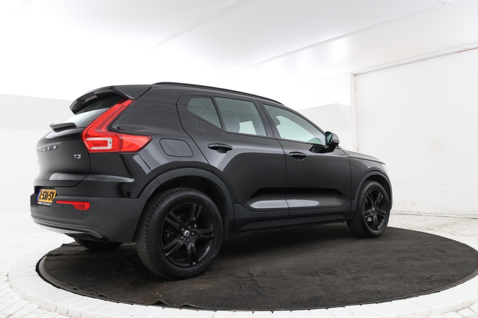 Volvo XC40 1.5 T3 Momentum IntelliSafe, Carplay, Half Leer,, Gebruikt, Euro 6, Met garantie (alle), Zwart