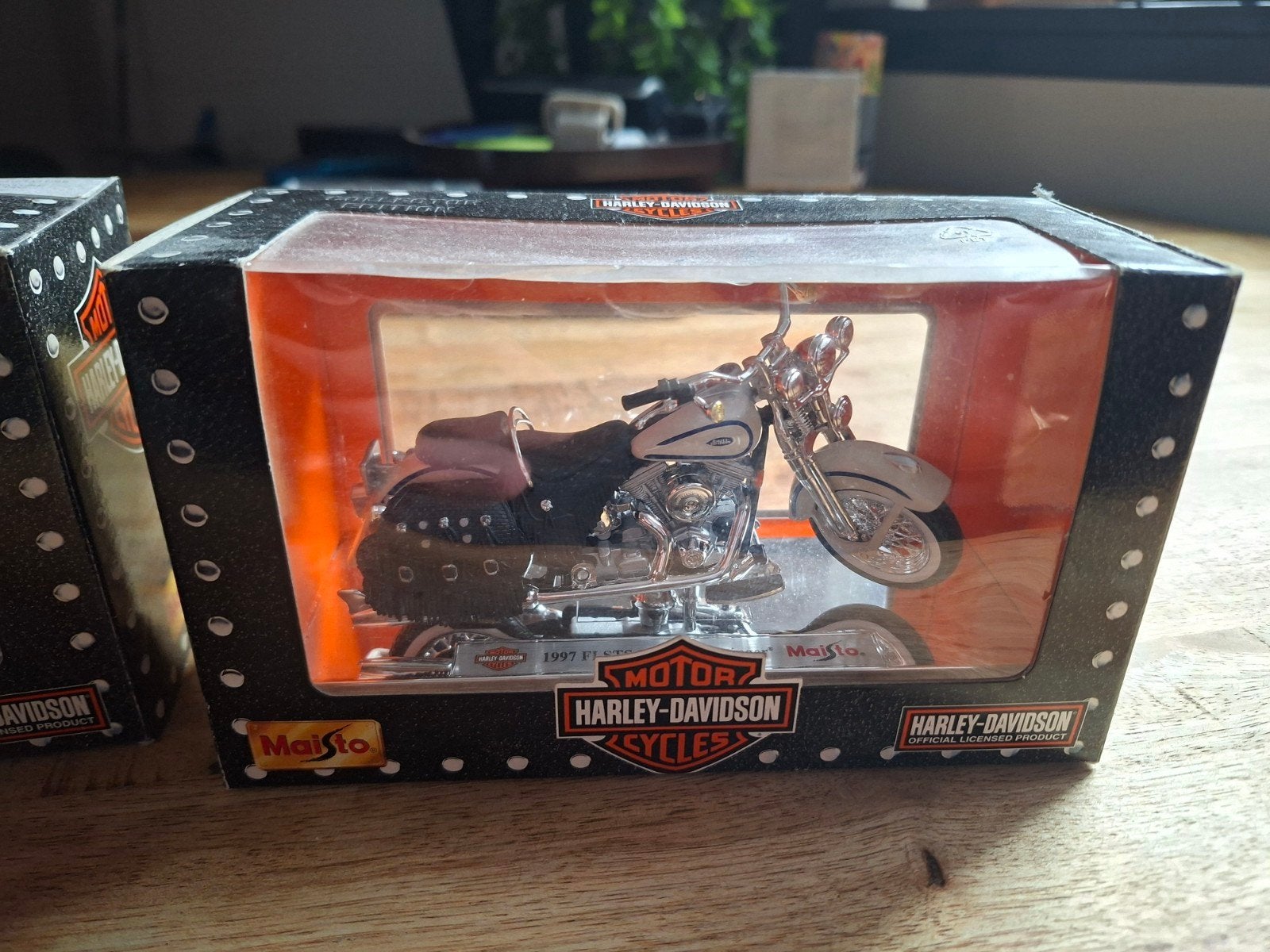 2 Miniatuur Harley Davidson modellen van Maisto, Ophalen, Zo goed als nieuw, 1:50 of kleiner, Overige typen
