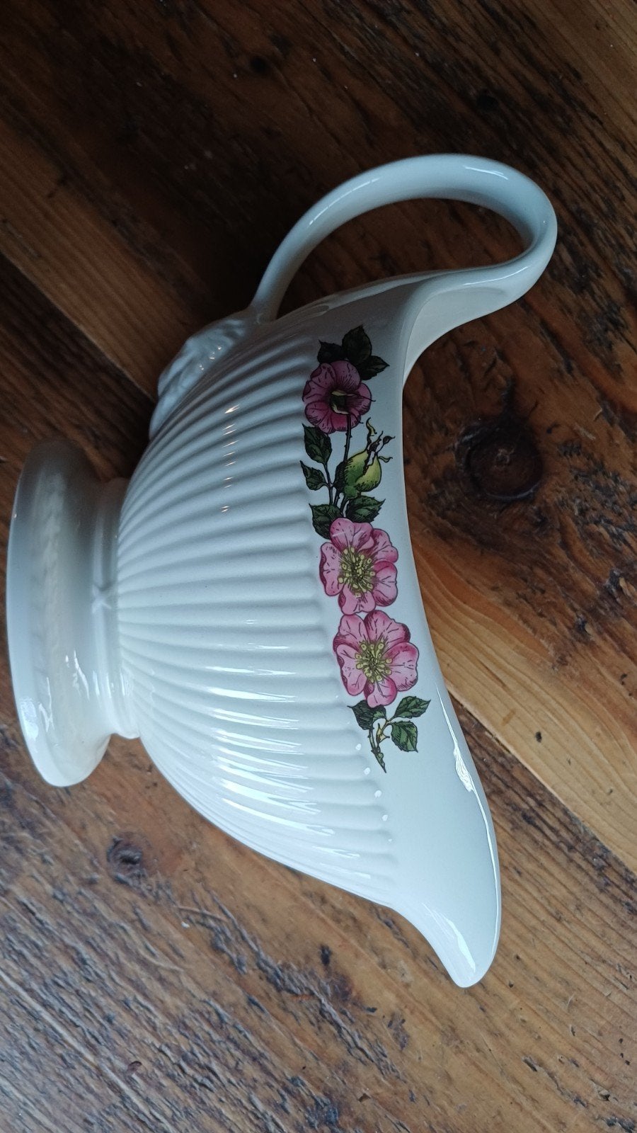 Wedgwood sauskom Briar Rose, Ophalen