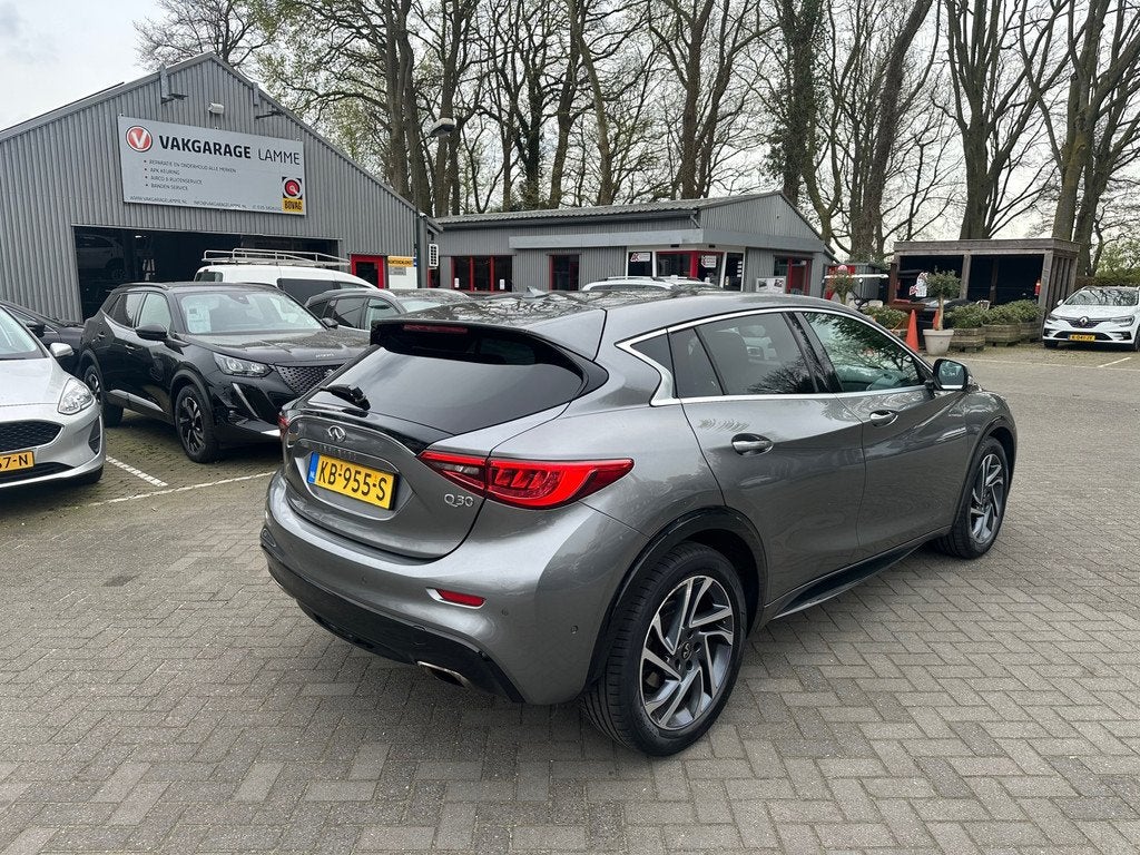 Infiniti Q30 1.6t Premium automaat , leer, navigatie, pdc vo, Auto's, Infiniti, Gebruikt, 700 kg, Bedrijf, 84 €/maand