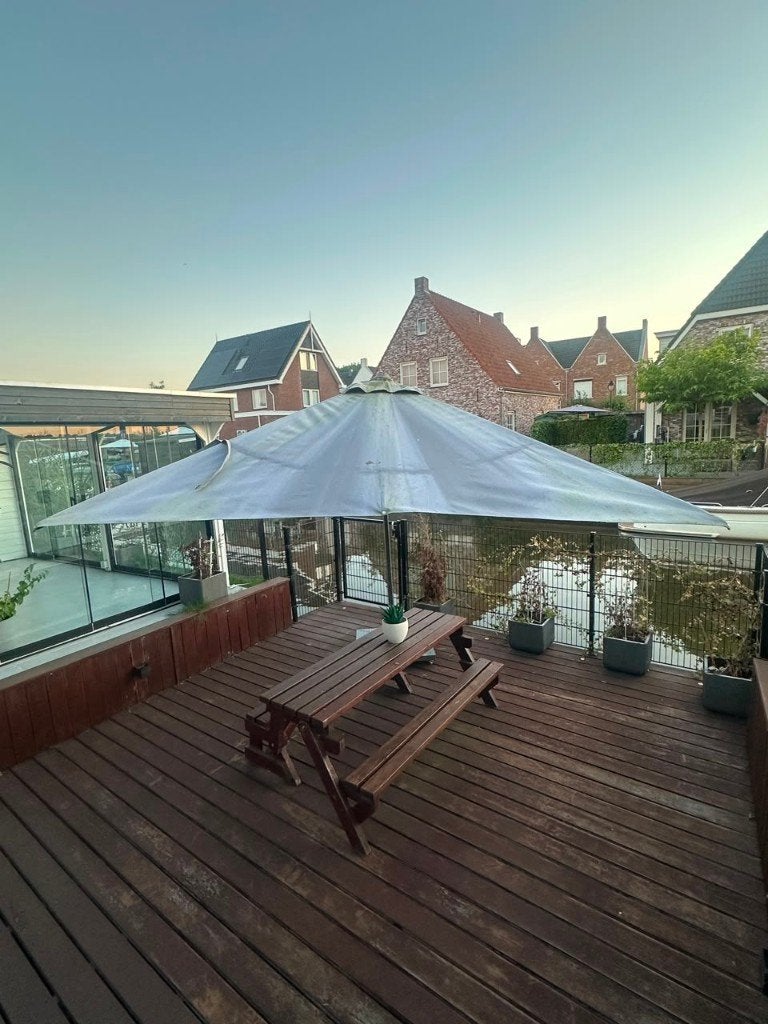 Parasol en houten picknicktafel, Ophalen, Gebruikt, Rechthoekig, Hout
