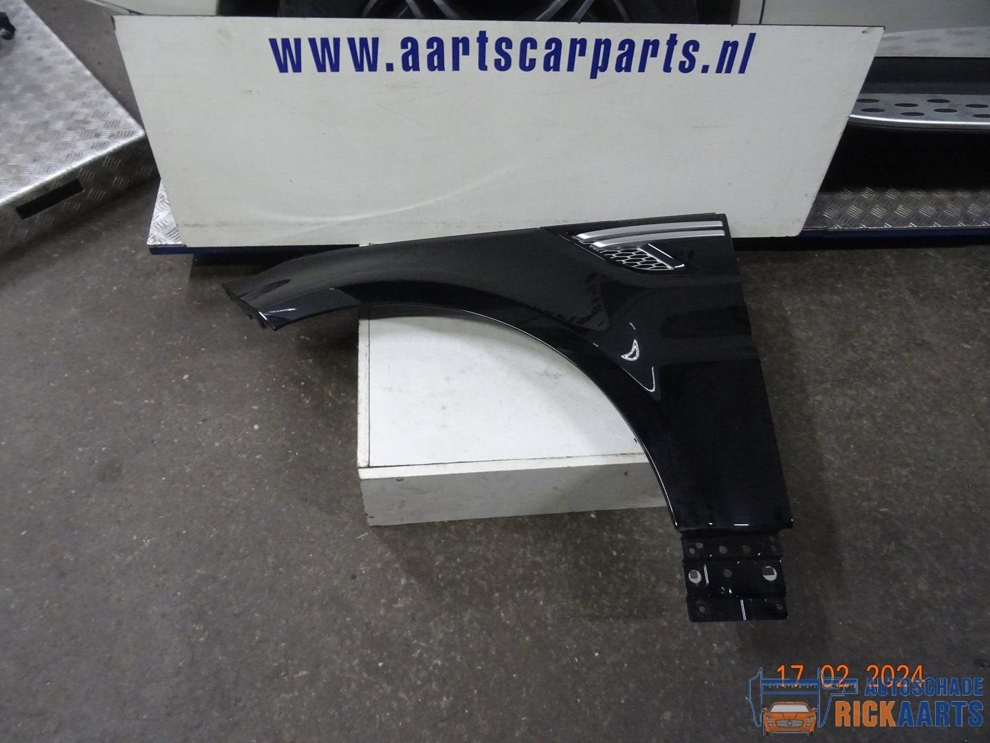 range rover sport L494 linker voorscherm LR061824, -, -, Ophalen of Verzenden, Spatbord