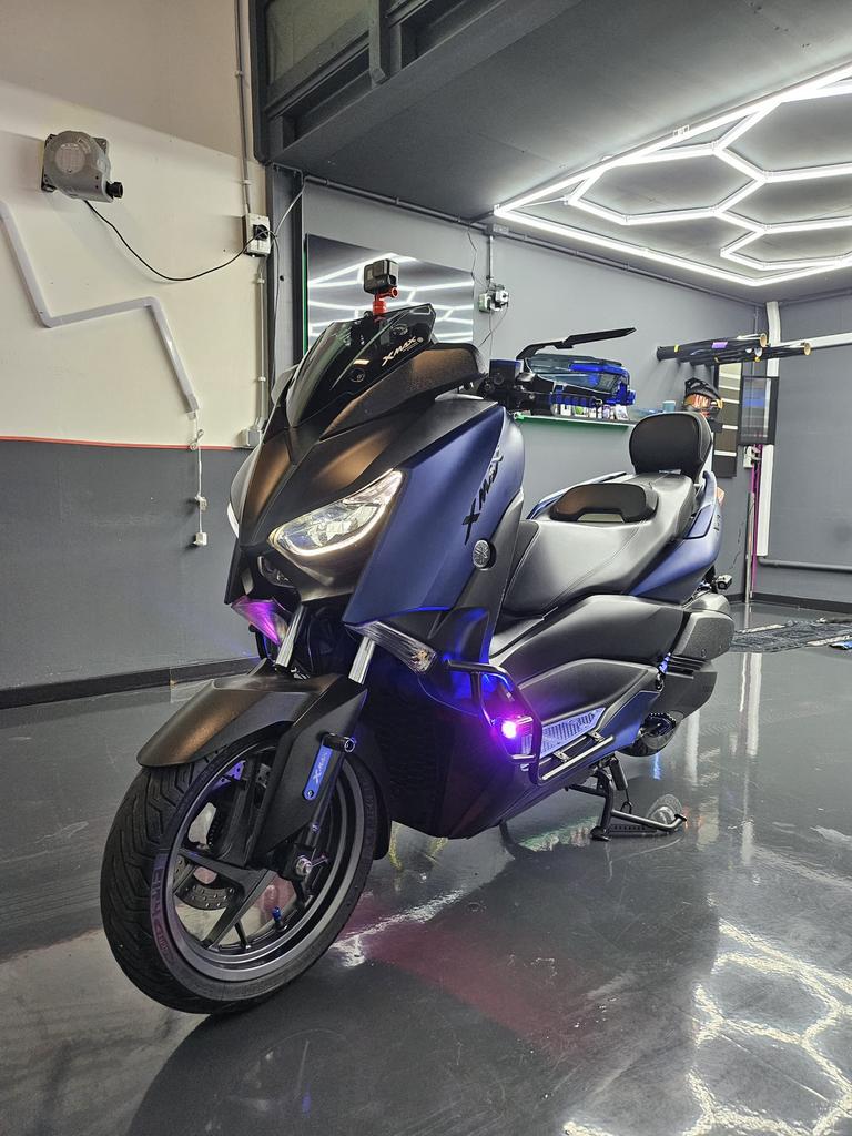 Yamaha XMAX 300 (2020) – Full Option – CarPlay – In Topstaat, Motoren, Motoren | Yamaha, Bedrijf, Ophalen