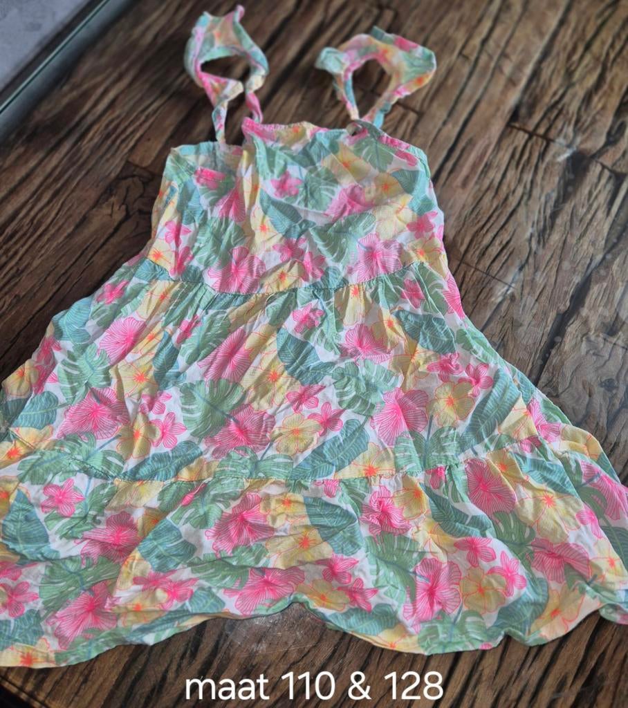 Zomerjurkje met bloemenprint - Maat 110 & 128, Kinderen en Baby's, Kinderkleding | Maat 110, Meisje, Ophalen of Verzenden, Zo goed als nieuw