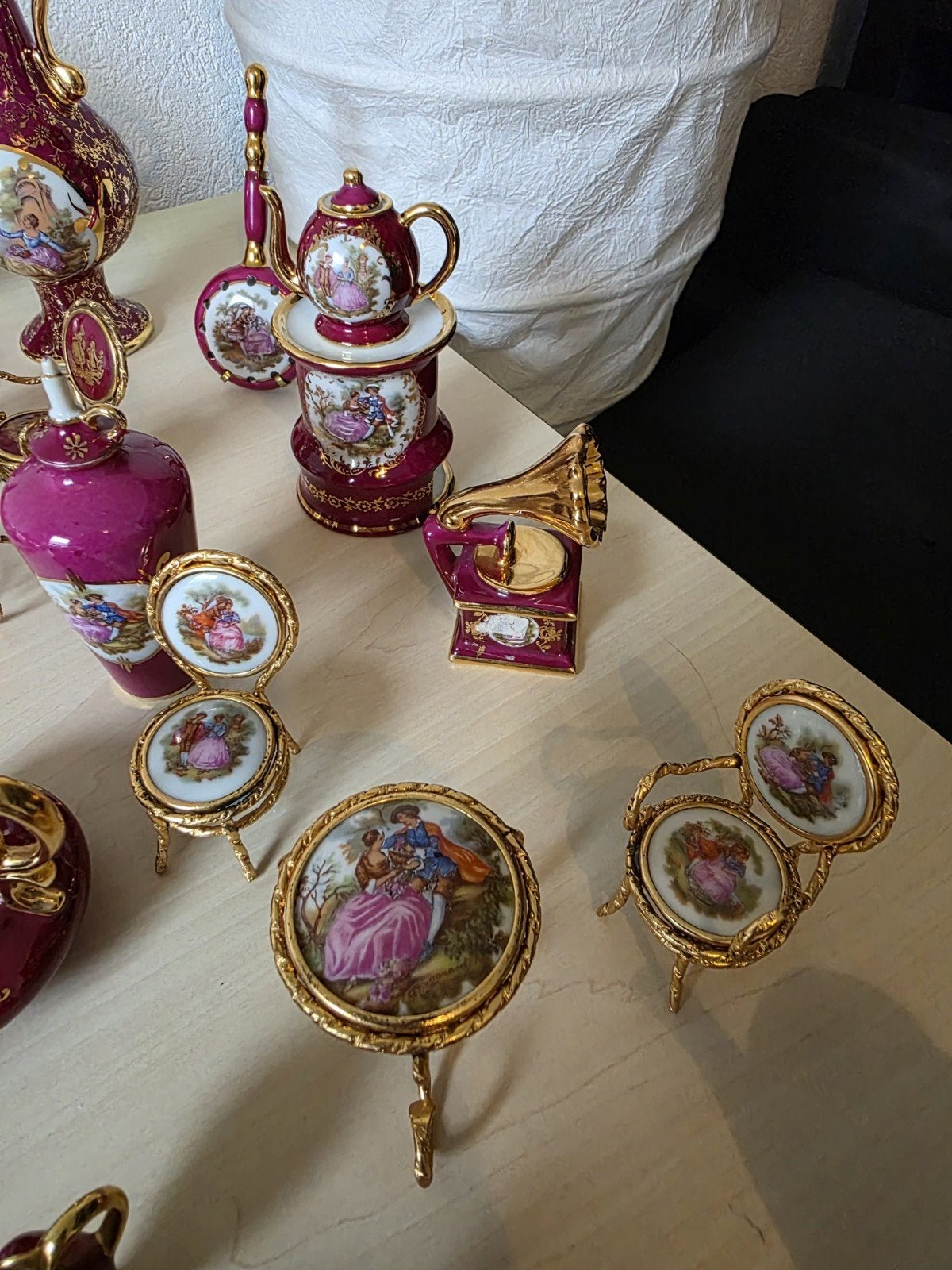 Grote collectie miniatuur porselein Limoges, rood met goud, Ophalen of Verzenden