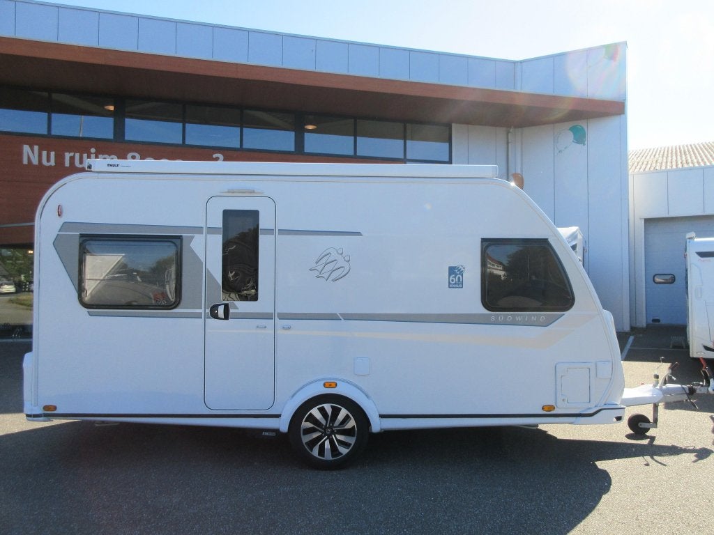 Knaus Sudwind 60 Years 450 FU ZEER NETJES, VASTE LUIFEL, Rondzit, Lengtebed, Schokbreker, Knaus
