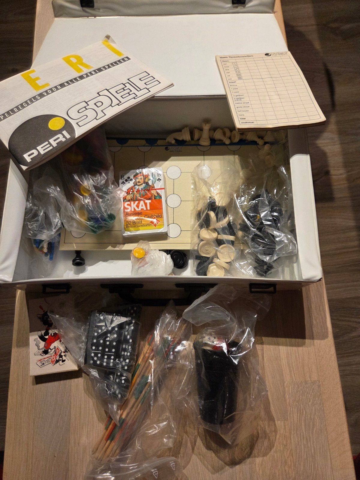 Vintage Spellenkoffer - Diverse Bordspellen en Kaartspellen, Een of twee spelers, Ophalen of Verzenden, Gebruikt, Peri Spiele