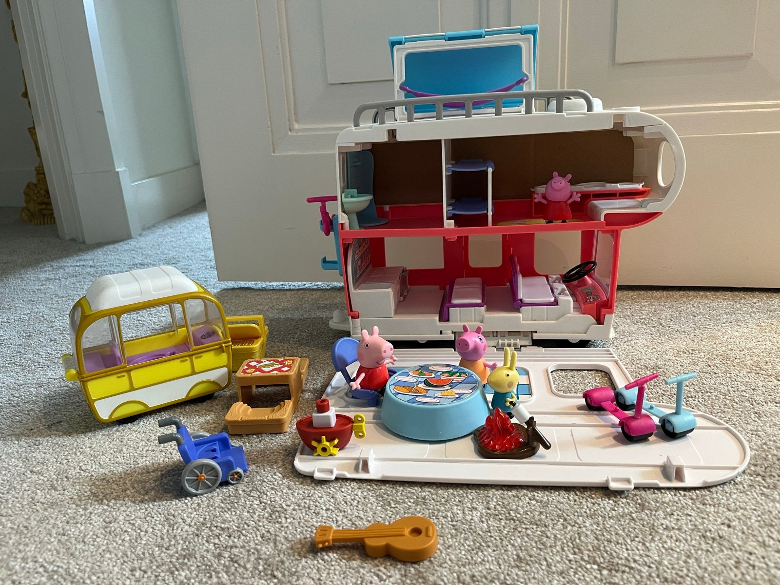 Peppa Pig Campervan Speelset met Accessoires, Ophalen of Verzenden, Gebruikt, Jongen of Meisje