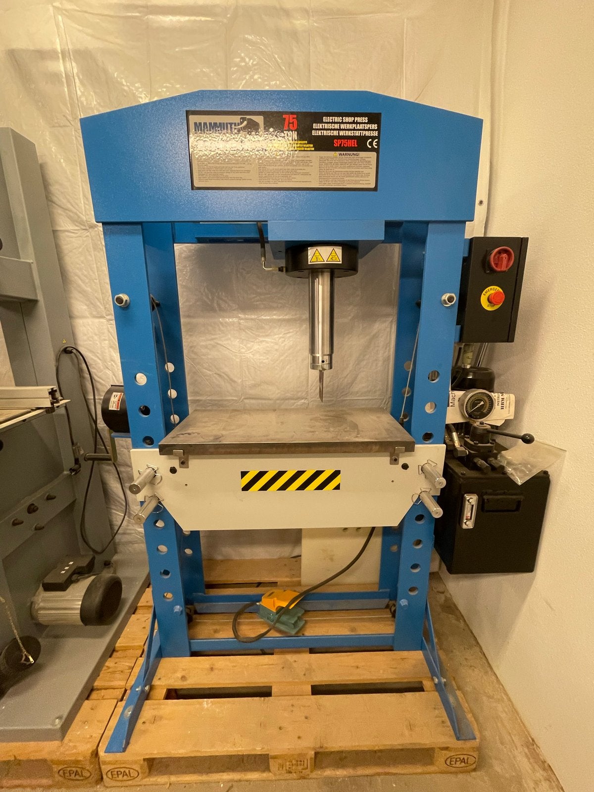 Hydraulische pers elektr Mammuth met handlier 75 ton, Ophalen, Zo goed als nieuw, 1200 watt of meer, Overige typen