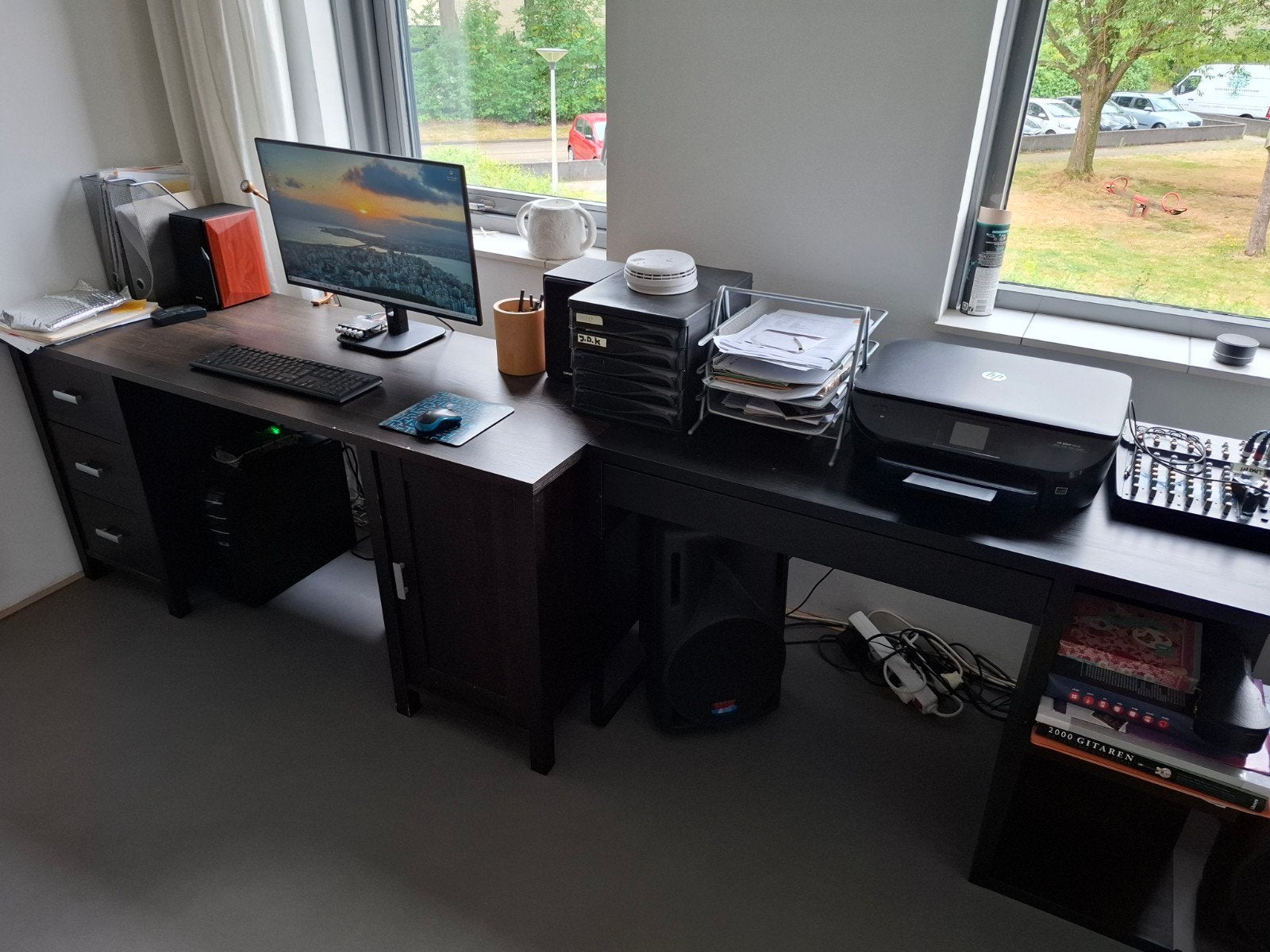 2 bureau's, Ophalen of Verzenden