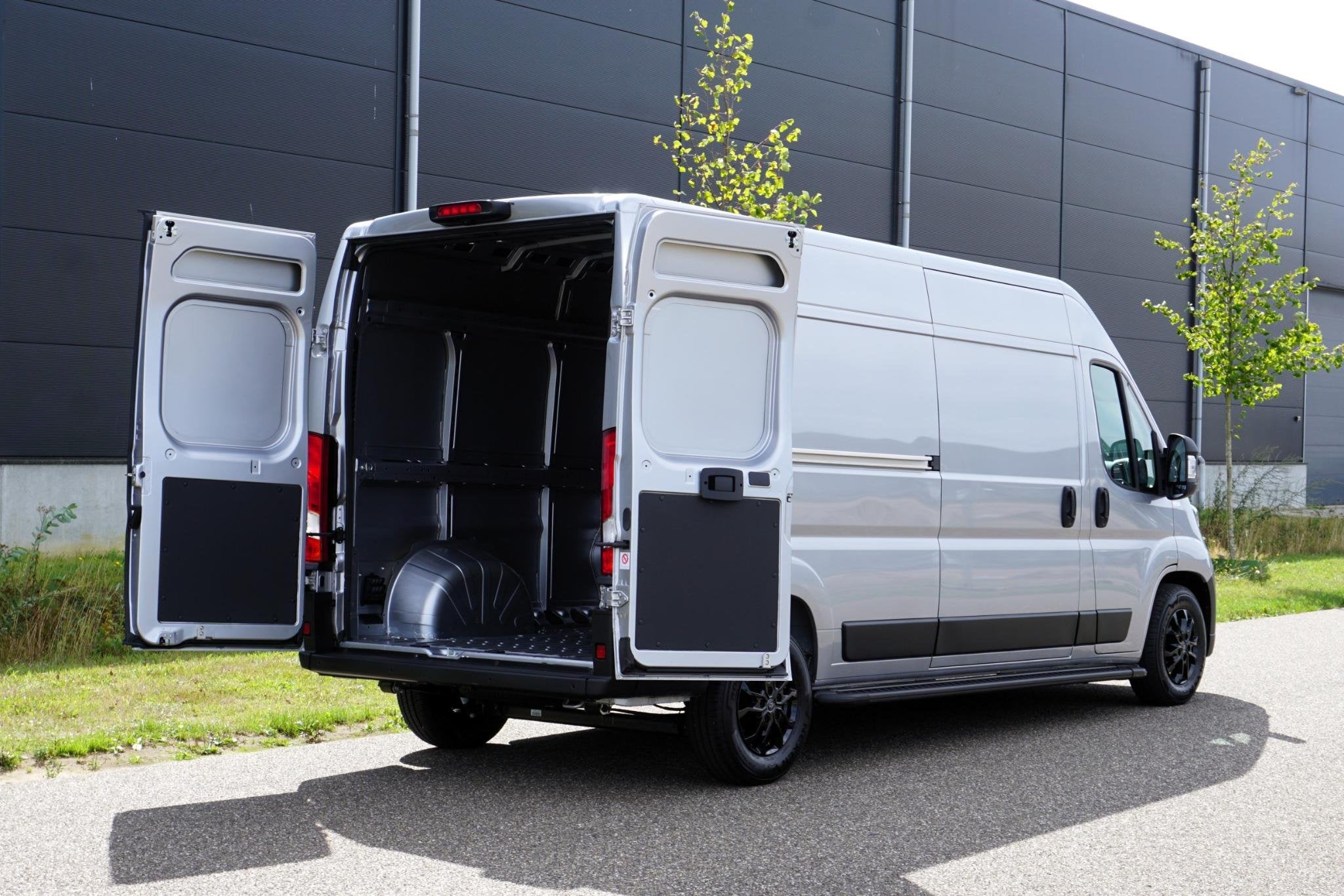 Peugeot Boxer 2.2 BlueHDi 180 L3H2 3.5t Nieuw en BPM vrij |1, Stof, Gebruikt, 4 cilinders, 179 pk