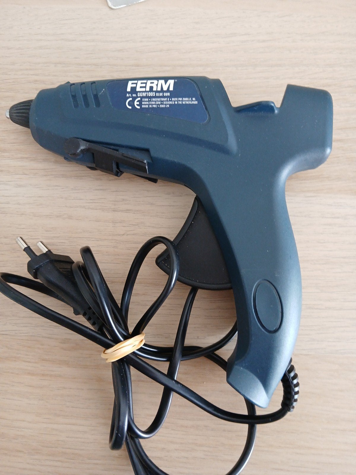 FERM Lijmpistool met 12 lijmsticks - Zo goed als nieuw, Zwart, Gebruikt, Ophalen of Verzenden, Kunststof