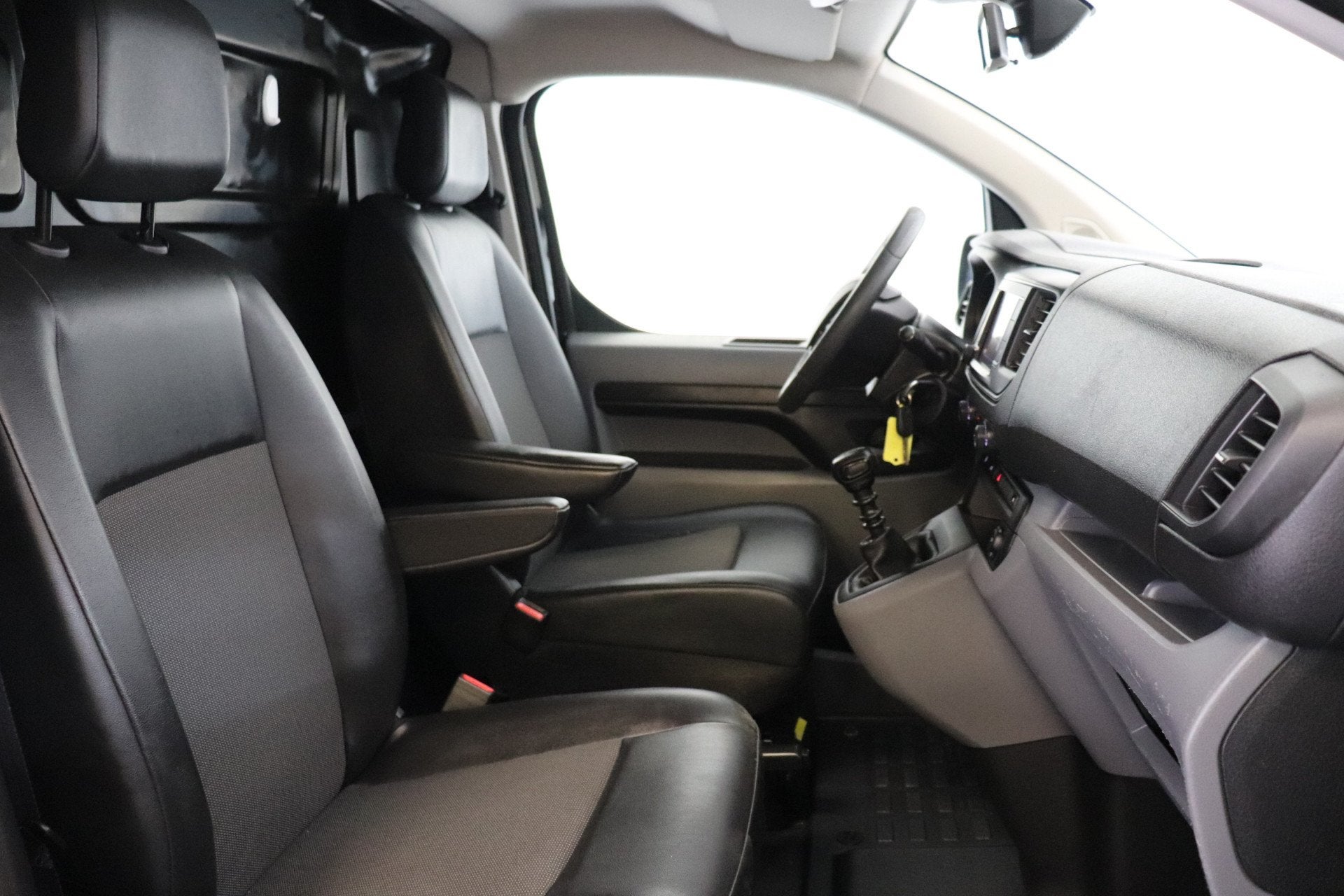 Peugeot Expert 1.5 BlueHDI EURO 6 - Airco - Navi - Cruise -, Auto's, Voorwielaandrijving, Gebruikt, 4 cilinders, Leder en Stof