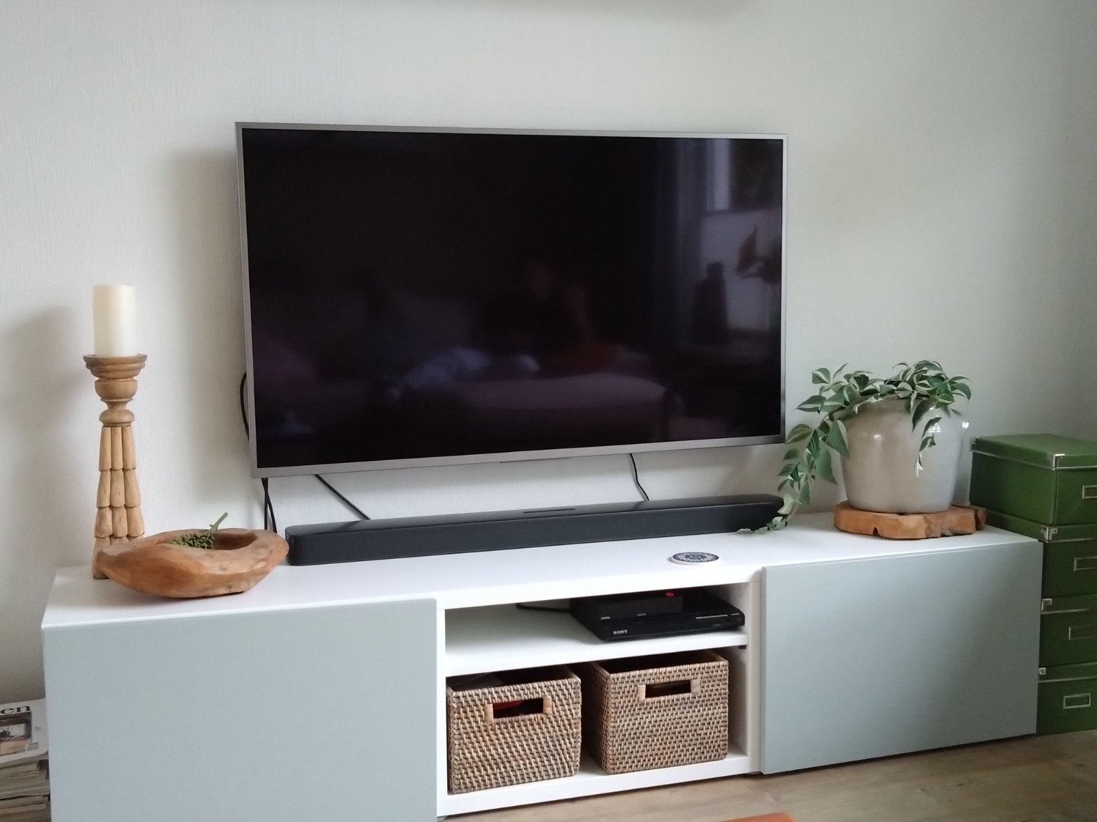 IKEA Besta TV-meubel wit/lichtgroen, Ophalen, Overige materialen, 150 tot 200 cm, Zo goed als nieuw
