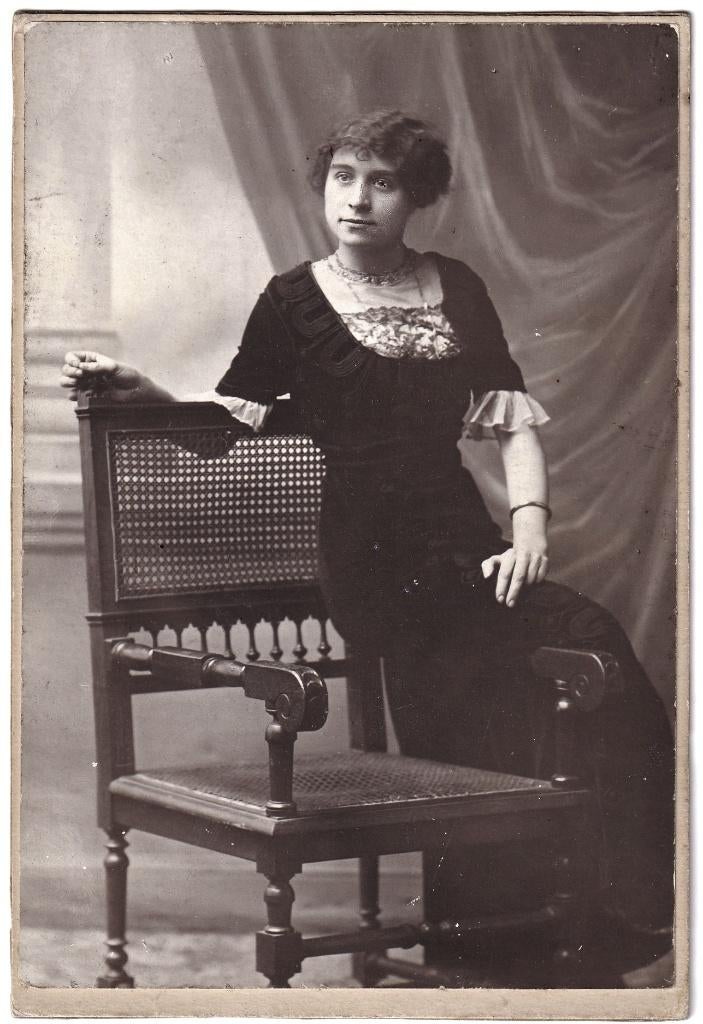 Foto op karton - Portret Vrouw Jurk Stoel, Gebruikt, Foto, Ophalen of Verzenden, Voor 1940