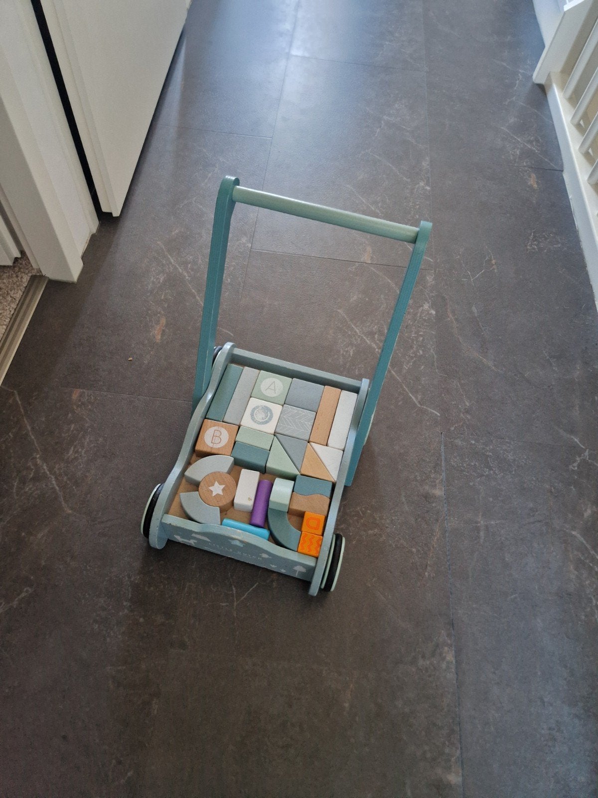 Blokkenkar met houten blokken, Ophalen