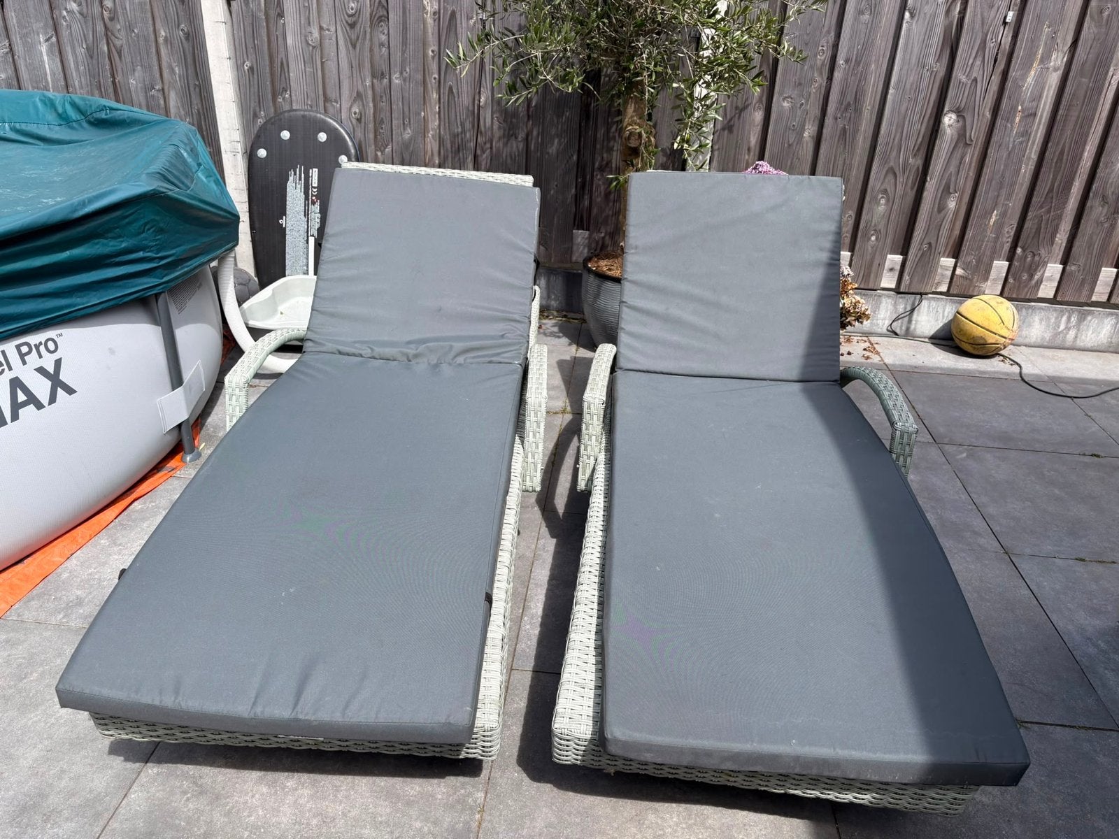 Ligbedden Wicker met verstelbare rugleuning (2 stuks), Ophalen, Gebruikt, Wicker, Verstelbaar