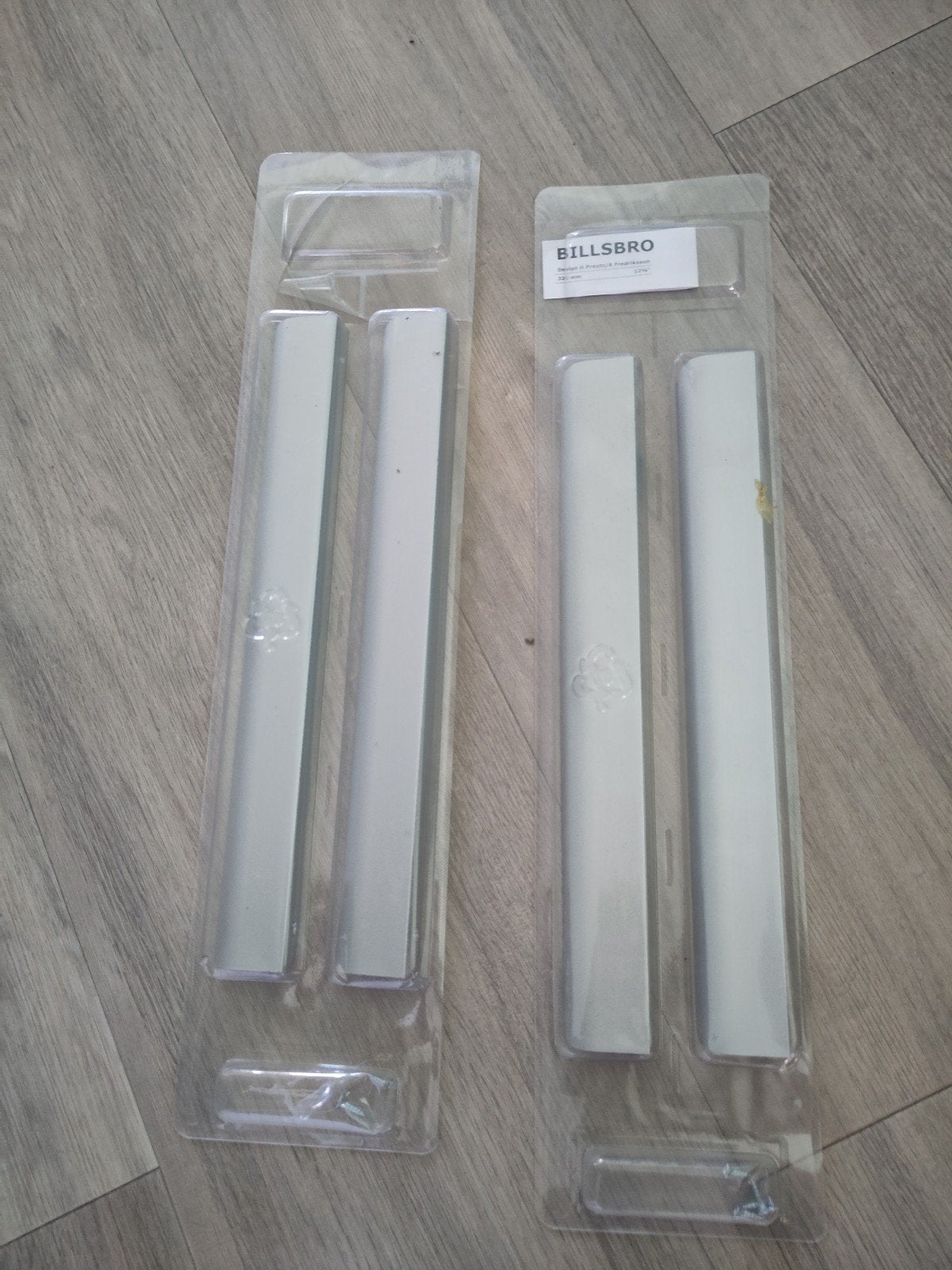IKEA BILLSBRO handgrepen 320 mm (2 stuks), Huis en Inrichting, Ophalen of Verzenden, Nieuw