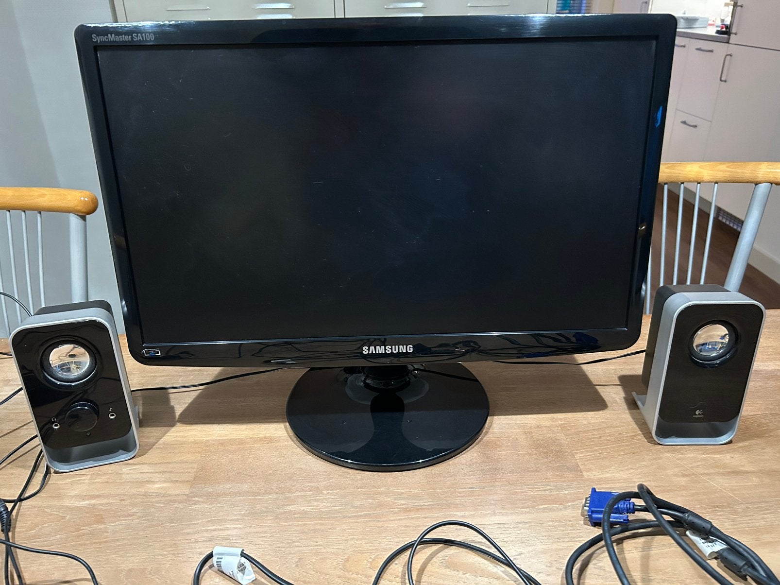 Beeldscherm samsung 21,5inch + losse speakers logitech, Computers en Software, Monitoren, Ophalen, Gebruikt, Kantelbaar, Full HD