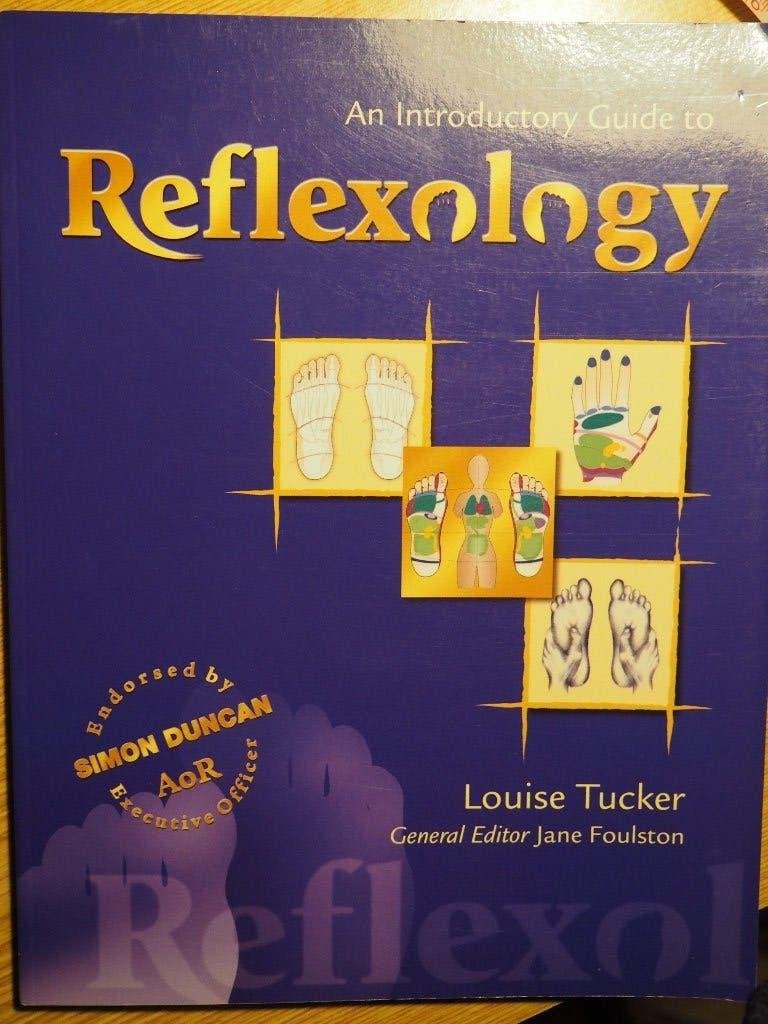 Louise Tucker An introductory guide to Reflexology, Ophalen of Verzenden, Gelezen, Louise Tucker
