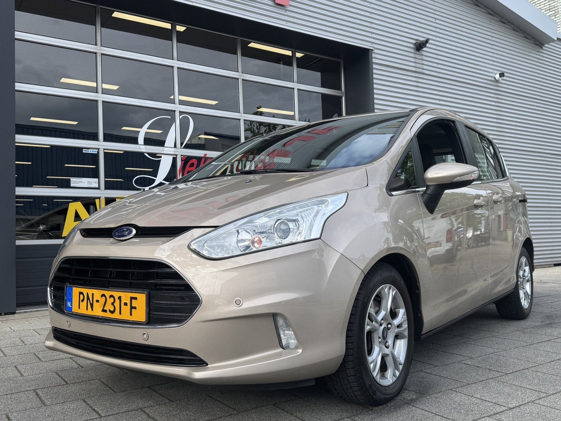 Ford B-Max 1.0 EcoBoost Titanium I Navigatie I Airco I PDC I, Voorwielaandrijving, Gebruikt, Bruin, Origineel Nederlands