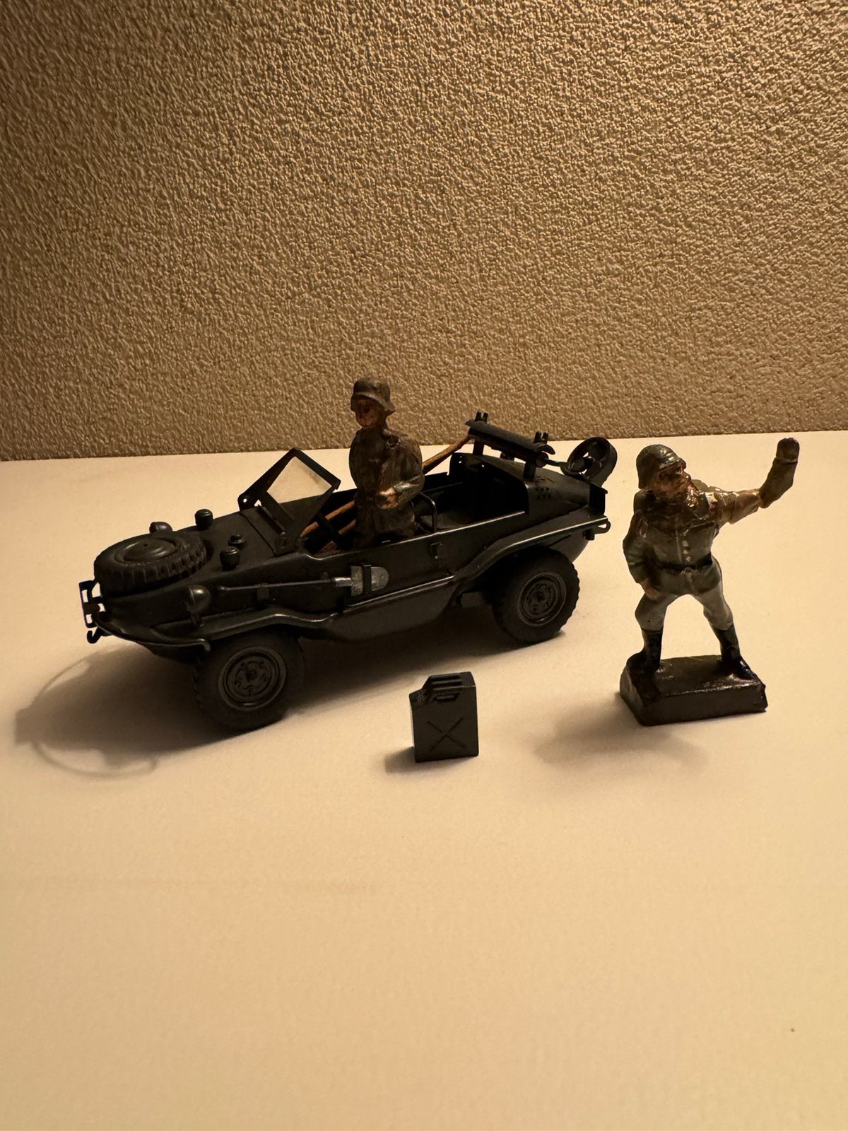 Te koop Volkswagen VW Schwimmwagen T166 WO2 Schaal 1:24, Ophalen of Verzenden, Zo goed als nieuw, Auto