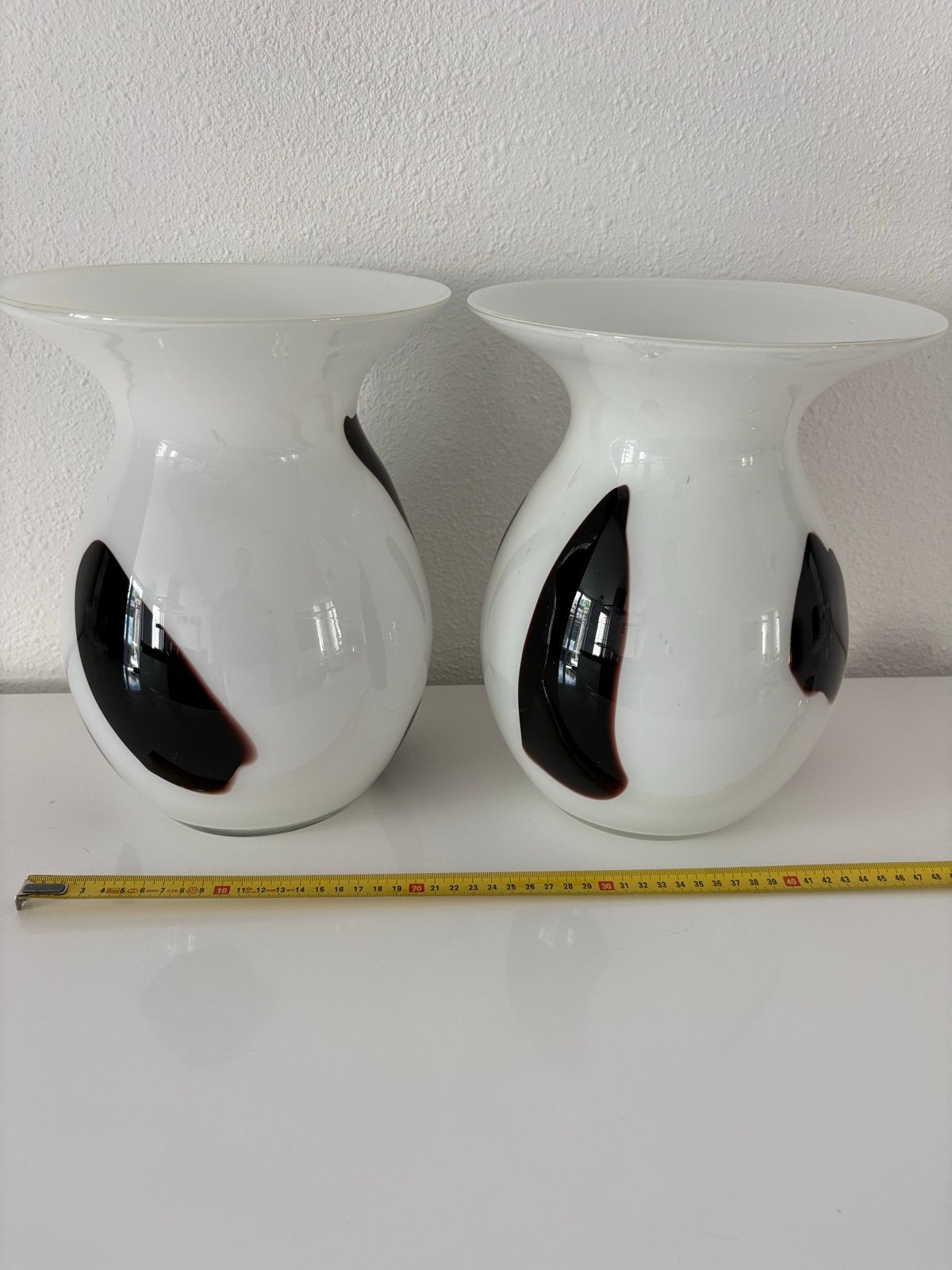 Set van 2 moderne vazen, wit met zwart design, Antiek en Kunst, Ophalen of Verzenden