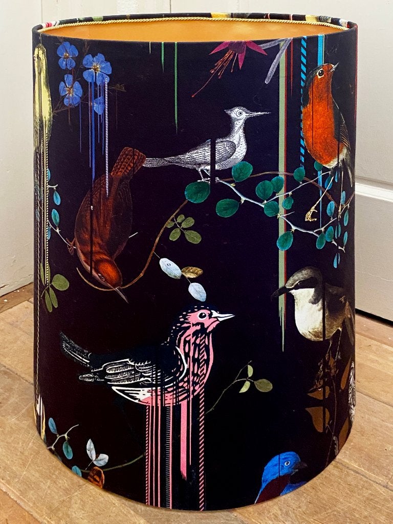 Christian Lacroix 'Birds Sinfonia' lampenkap (1987) 60h, ø40, Huis en Inrichting, Lampen | Lampenkappen, Ophalen, Gebruikt, Rond