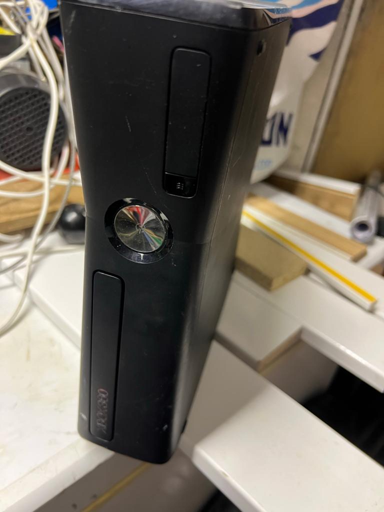 Xbox 360 S Console - Zwart, Spelcomputers en Games, Spelcomputers | Xbox 360, Ophalen of Verzenden, Gebruikt, Zonder controller