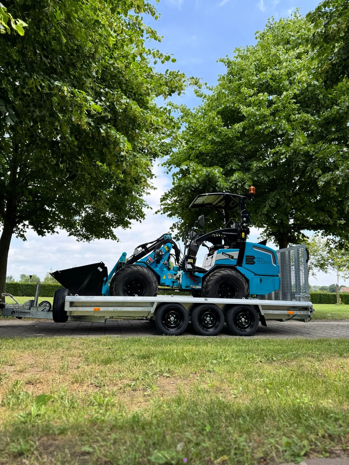 Te huur: Compacte Giant kniklader met aanhanger, Ophalen