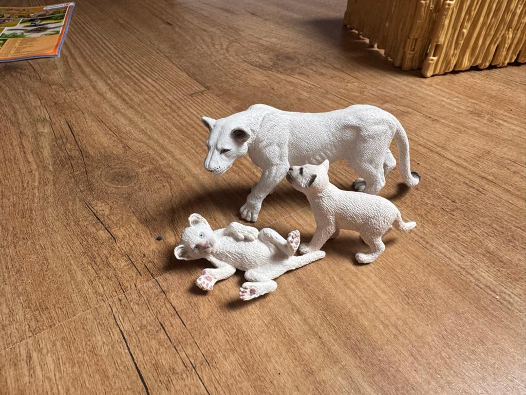 Schleich Wild Life 42505 Witte Leeuwin met Welpen, Ophalen, Zo goed als nieuw