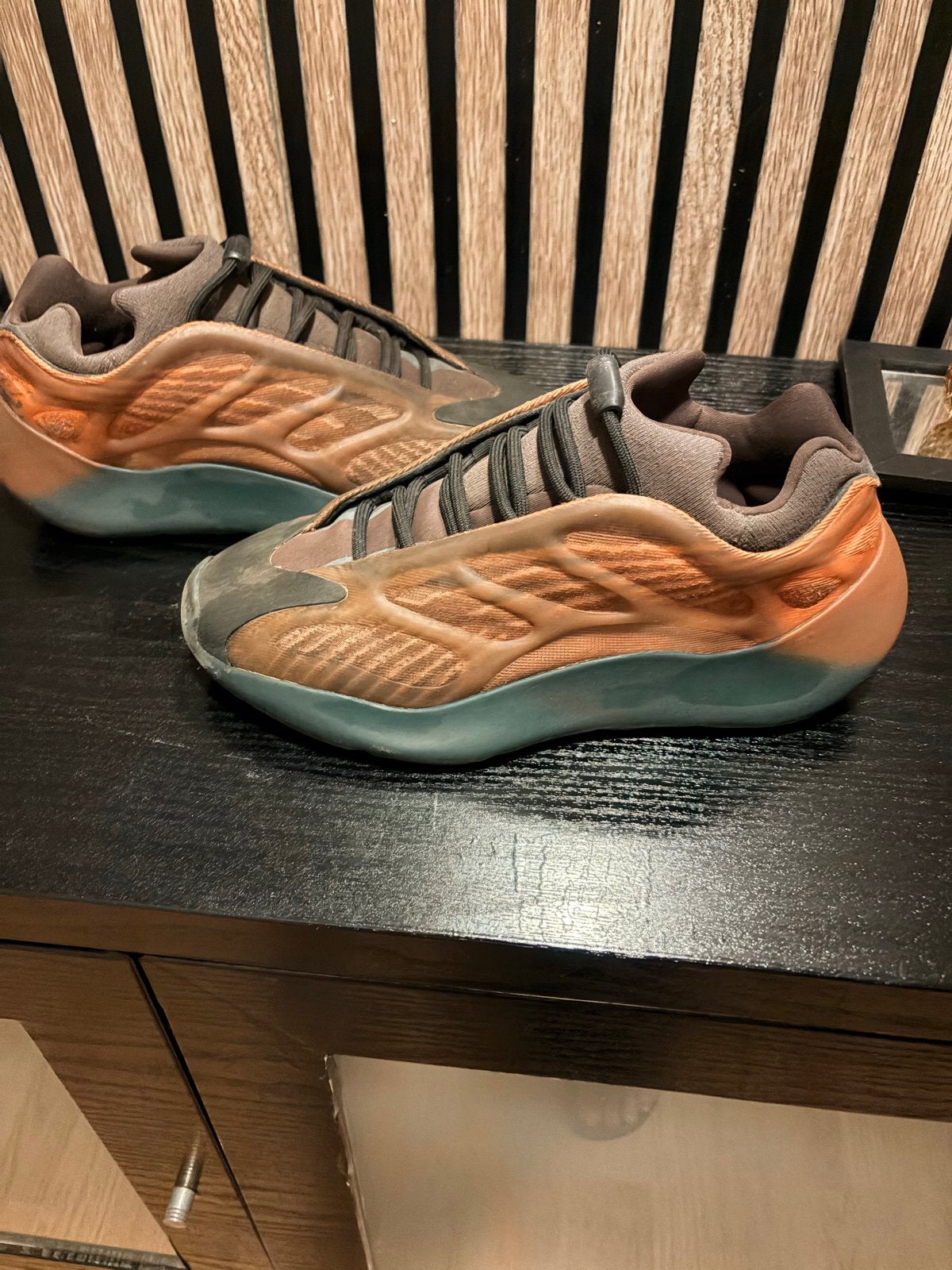 Yeezy 700 V3 Kyanite - Zo goed als nieuw, Verzenden, Zo goed als nieuw, Overige kleuren, Sneakers of Gympen