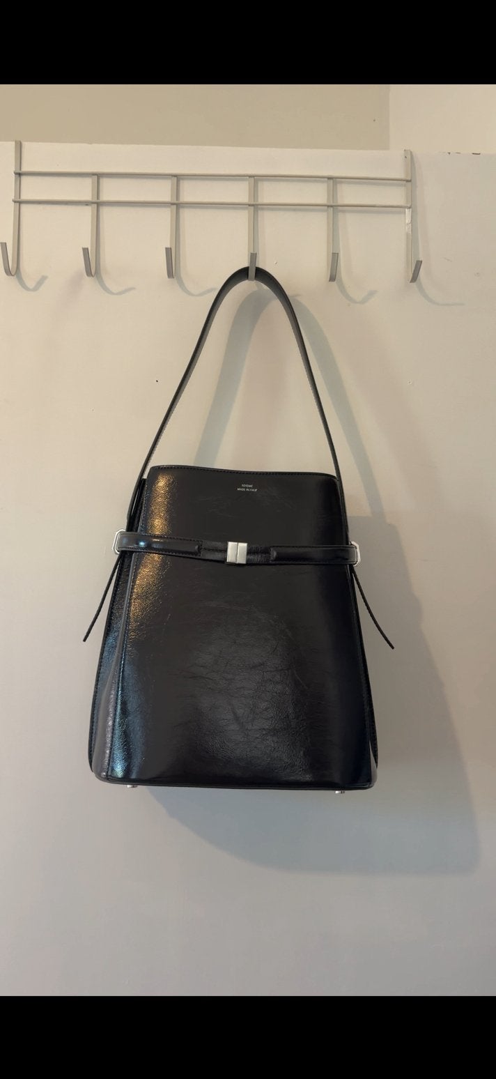 TOTEME Belted Bucket Bag– Black– Nieuw/ongebruikt–origineel, Sieraden, Tassen en Uiterlijk, Ophalen of Verzenden, Nieuw, Zwart