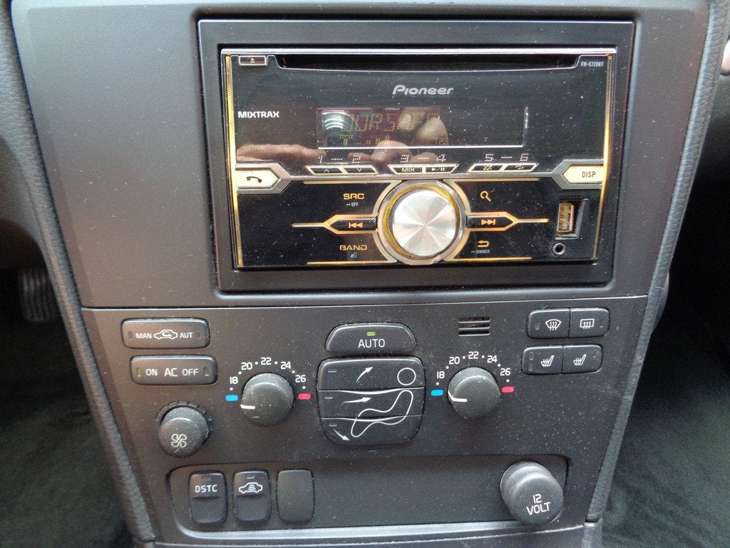 Volvo V70 2.4 Edition II 140PK Clima Cruise LMV Trekhaak Net, Voorwielaandrijving, Stoelverwarming, Zwart, Euro 4