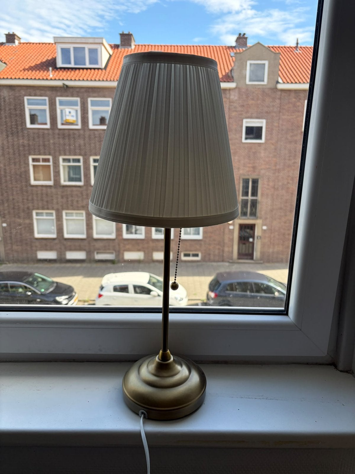 IKEA Table Lamp – Brass Colour with White Shade, Ophalen, Zo goed als nieuw, IKEA, Design